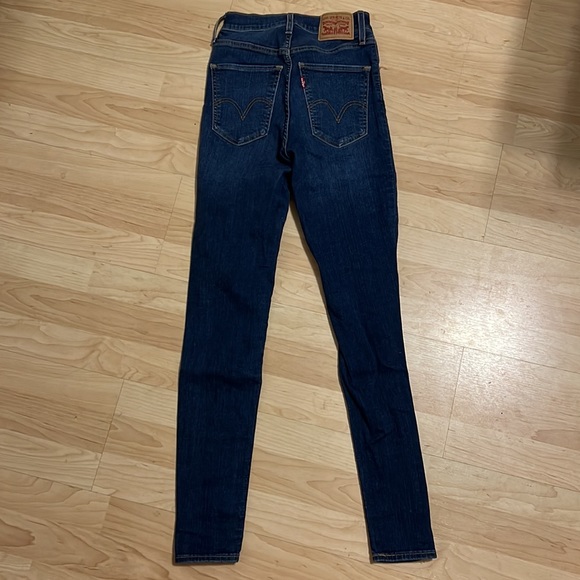 25 mile high super skinny Levi’s - Picture 3 of 3